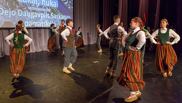 Tautas deju kolektīvu radošais pasākums “Spēlēju un dancoju!” Bauskā