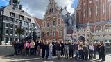 9. klašu skolēni iepazīst Rīgas vēsturi Melngalvju namā