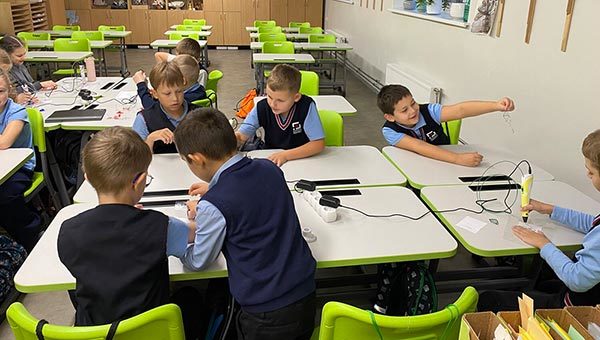 Radošums un iztēle interešu izglītības programmā “Brīnumdarbnīca”