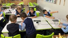 Radošums un iztēle interešu izglītības programmā “Brīnumdarbnīca”